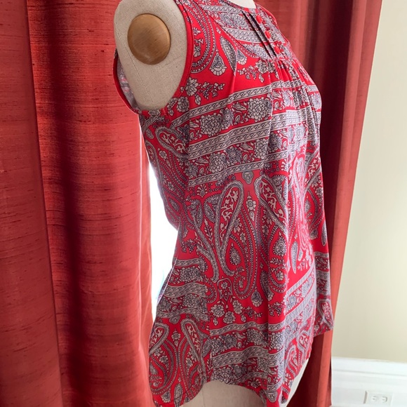 Alife Red and Gray Paisley Sleeveless Blouse - Picture 2 of 5